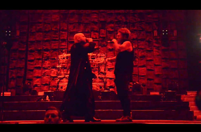 Video: Οι Disturbed και ο τραγουδιστής των Papa Roach διασκευάζουν Rage Against The Machine
